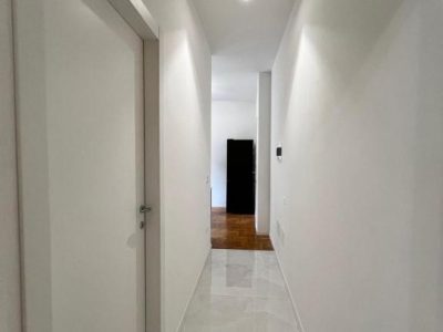 549439737